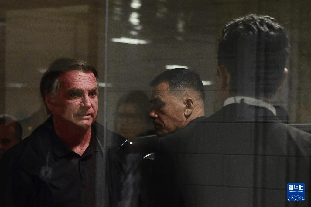 突发！巴西前总统被软禁<strong></p>
<p>etf币交易</strong>，禁止离家外出，须佩戴电子脚镣，通信设备遭没收！