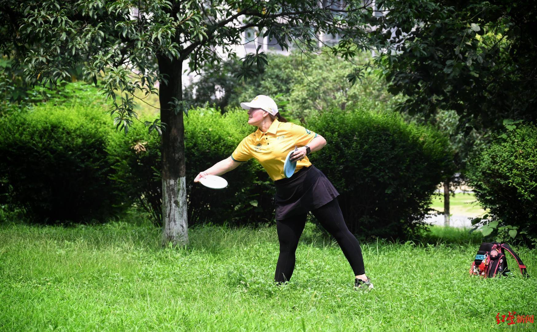 在成都的公园里<strong></p>
<p>etf币交易</strong>，为世运会热身！澳大利亚掷准飞盘队特殊的赛前“体验”