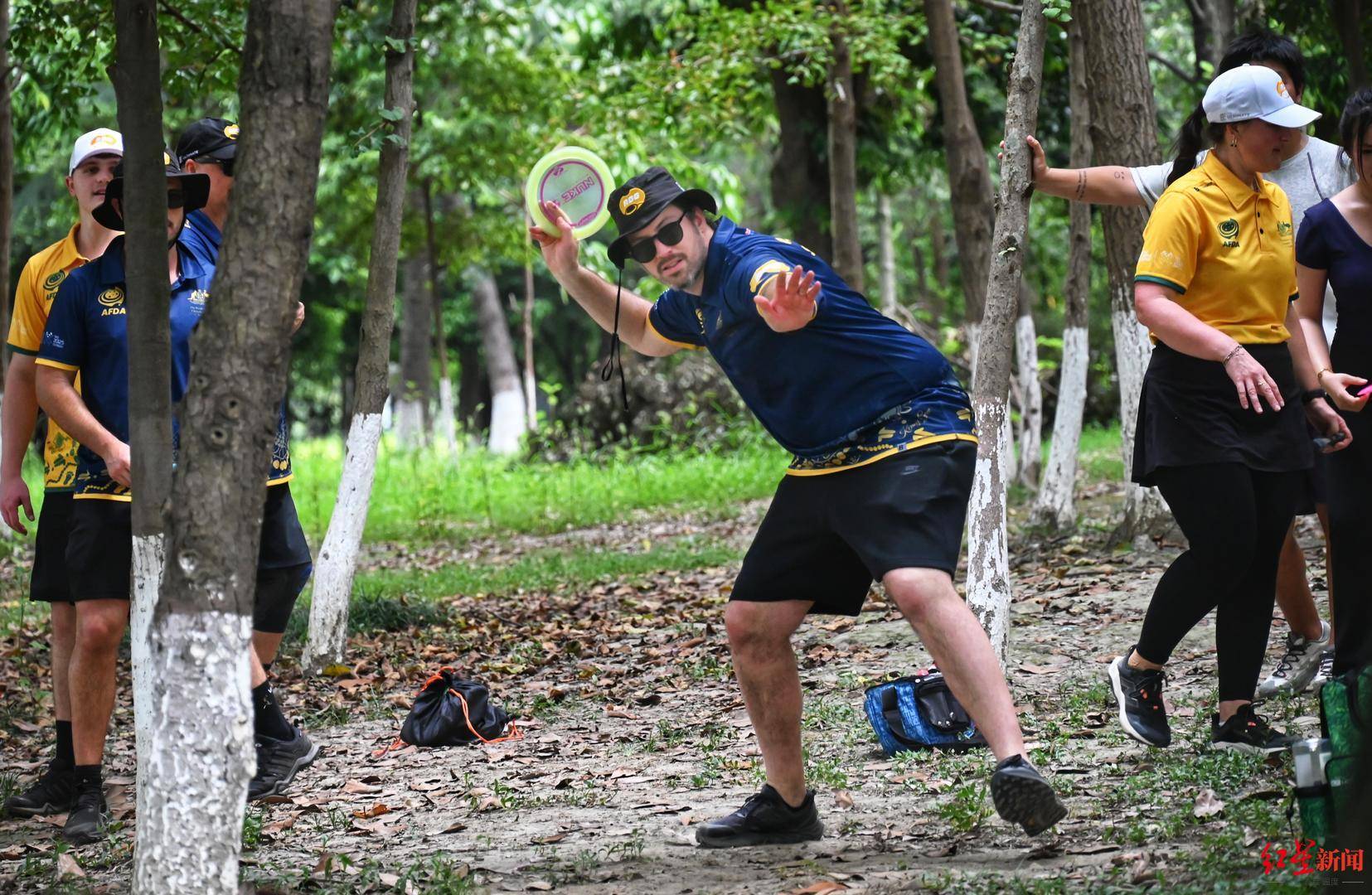 在成都的公园里<strong></p>
<p>etf币交易</strong>，为世运会热身！澳大利亚掷准飞盘队特殊的赛前“体验”