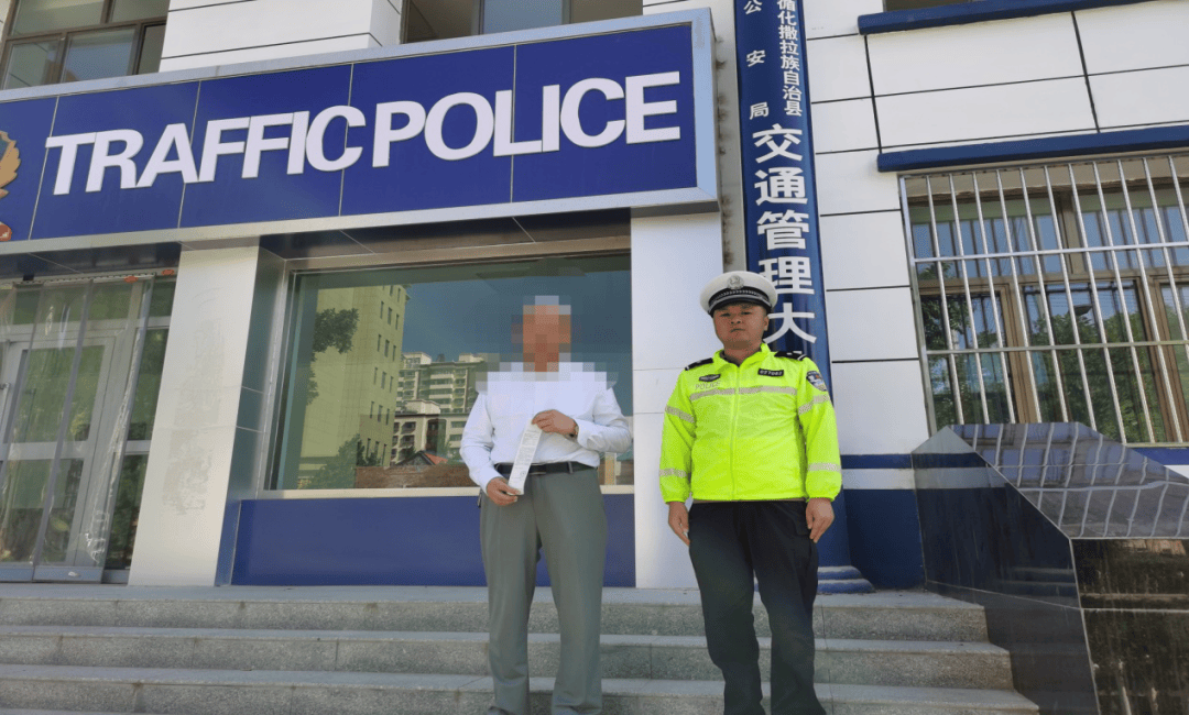 惊险<strong></p>
<p>有令币</strong>！青海一女童竟端坐在行驶中的轿车车顶！