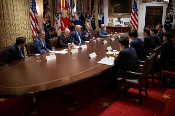 “特朗普见面第一句竟问‘金正恩最近好吗’<strong></p>
<p>炒币助手</strong>，韩方当场傻眼”