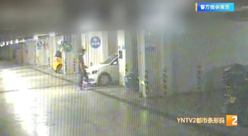 凌晨怪事！男子提着茅台袋子在车库<strong></p>
<p>币讯</strong>，翻垃圾桶竟为了.....