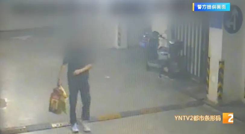 凌晨怪事！男子提着茅台袋子在车库<strong></p>
<p>币讯</strong>，翻垃圾桶竟为了.....