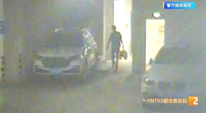 凌晨怪事！男子提着茅台袋子在车库<strong></p>
<p>币讯</strong>，翻垃圾桶竟为了.....