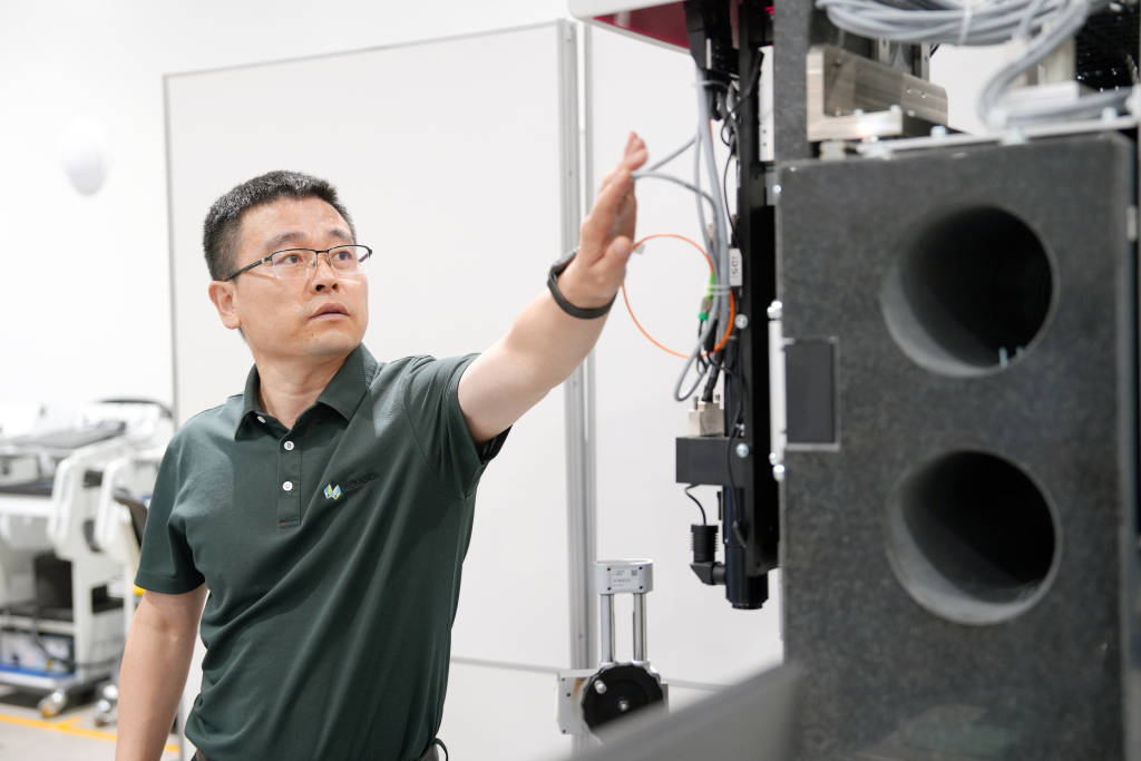 21年<strong></p>
<p>币讯</strong>，从0.9到0.28微米，这位“青岛大工匠”让中国制造登上世界精度最高峰