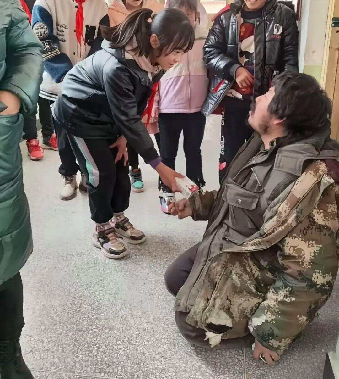 遗憾！受拾荒者资助感动全网女孩意外去世<strong></p>
<p>币网排名</strong>，此前两人相见泪流满面感动全网