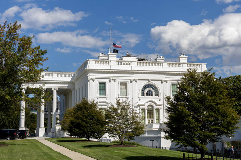 突发！23岁枪手向满是儿童的教堂开火致3死17伤<strong></p>
<p>炒币秘诀</strong>，特朗普：全国降半旗志哀