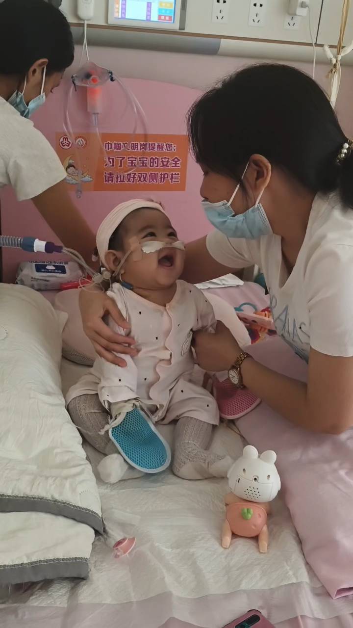 奶奶在哭<strong></p>
<p>今日币价</strong>，宝宝在笑！40天女婴重病，00后父亲割肝救女，术后这一幕让网友泪奔