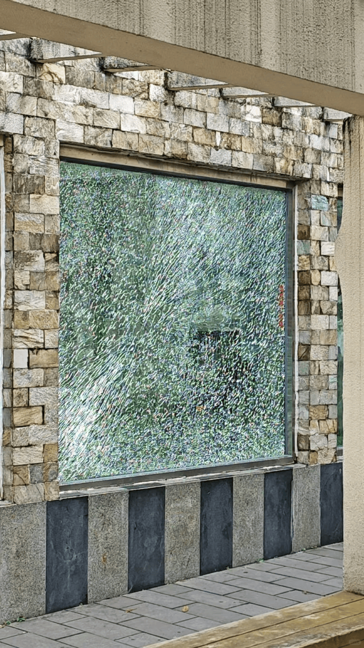 成都动物园山魈“暴走”用石头砸碎馆舍玻璃<strong></p>
<p>今日币价</strong>，园方：属实，将评估是否移除小石头