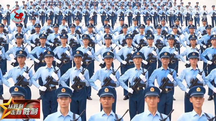 九三阅兵倒计时5天<strong></p>
<p>今日币价</strong>！空中梯队多型新机将首次受阅 队员练就“米秒不差”
