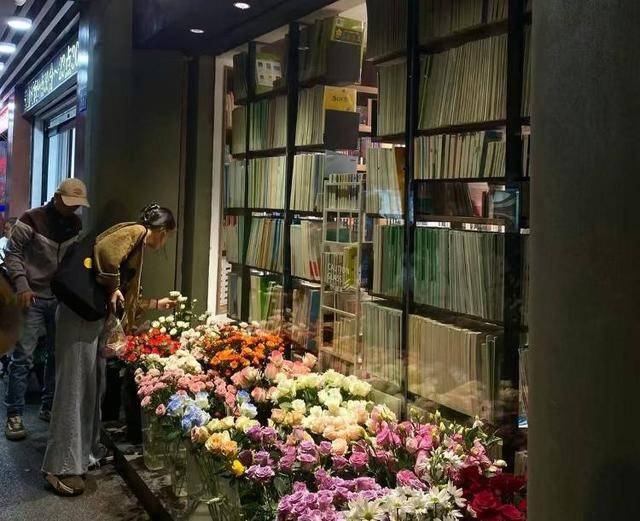 七夕不送玫瑰改送花菜<strong></p>
<p>今日币价</strong>！这一届年轻人“反套路”重新定义浪漫