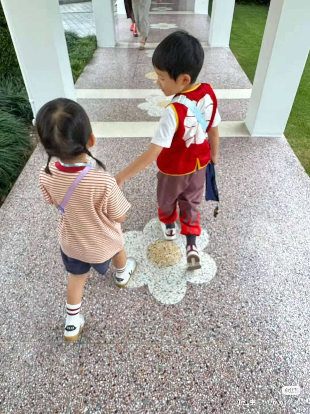 许昕从新疆赶回上海<strong></p>
<p>今日币价</strong>，今天送儿子女儿开学：老妹儿幼儿园第一天！