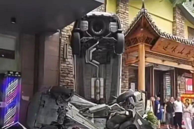 车辆失控驶入路边停车位致1死2伤<strong></p>
<p>今日币价</strong>，警方通报