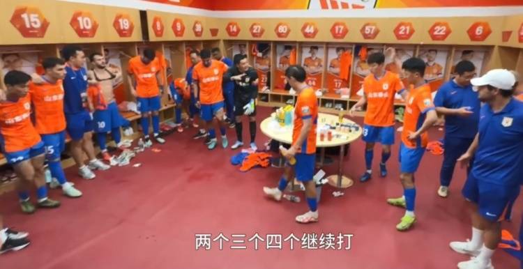 王大雷半场休息时喊话队友：两个、三个、四个继续打<strong></p>
<p>莱姆币</strong>！