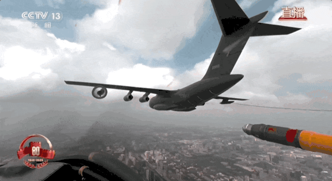 阅兵最帅女机长<strong></p>
<p>校币</strong>，是她！