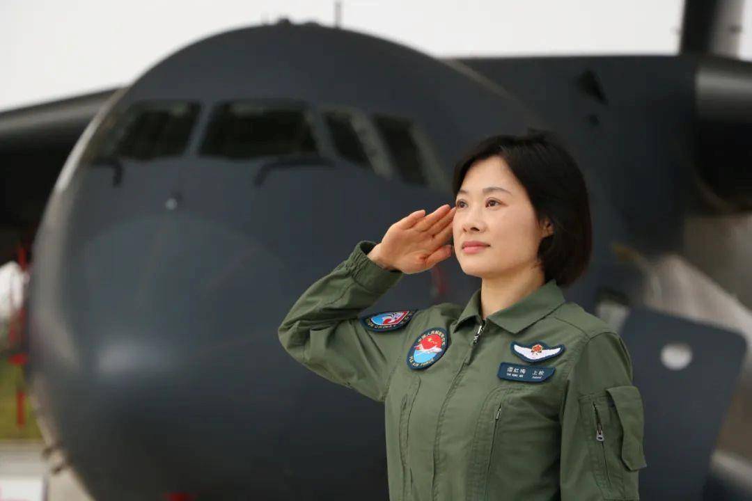 阅兵最帅女机长<strong></p>
<p>校币</strong>，是她！