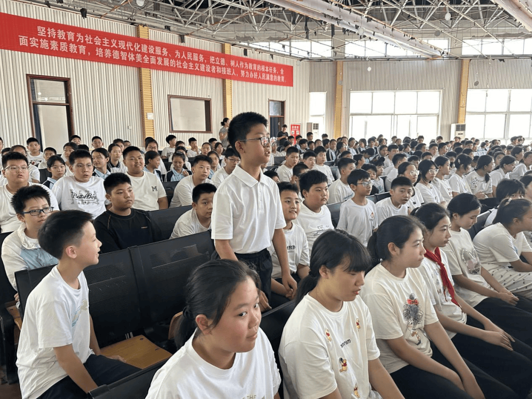 洛龙区开学第一堂法治课开讲啦<strong></p>
<p>校币</strong>！