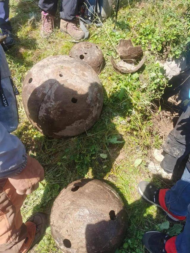 驴友爬大同殿山发现4个疑似佛磬老物件：刻有“嘉靖四十二年”等铭文<strong></p>
<p>校币</strong>，已移交文保部门