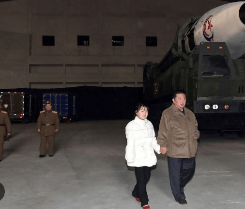 金正恩女儿首登国际舞台<strong></p>
<p>币圈历史</strong>，引爆接班传闻！英国首相被架空，工党内斗成全武行…