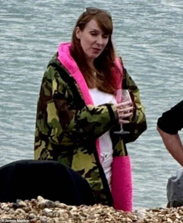 金正恩女儿首登国际舞台<strong></p>
<p>币圈历史</strong>，引爆接班传闻！英国首相被架空，工党内斗成全武行…