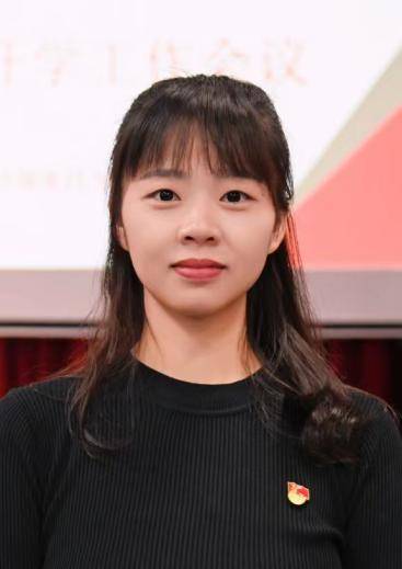 “民兵方队中一眼就认出了她<strong></p>
<p>币圈历史</strong>，我们的陈老师！”