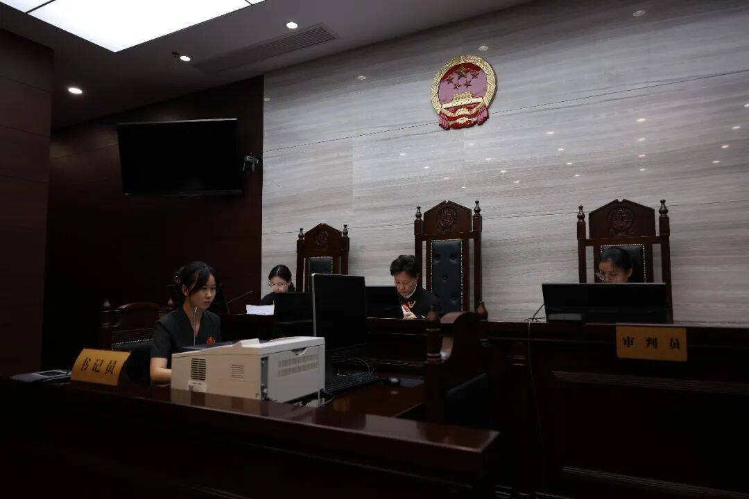 母亲病逝<strong></p>
<p>币圈历史</strong>，生父不明，留下一双女儿谁来监护？八旬外祖父诉至法院：我来！