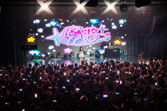 明星不够用了<strong></p>
<p>币圈历史</strong>，网红“接管”演唱会