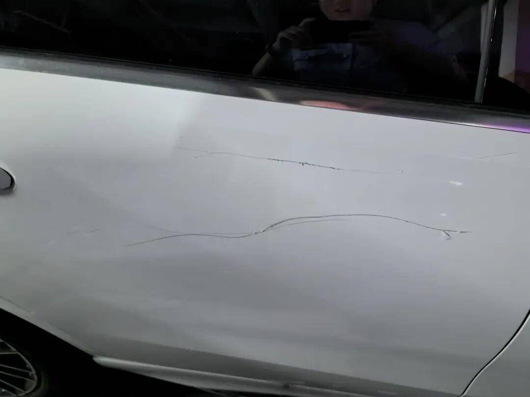 女子用铁片将邻居奔驰车划开数个口子<strong></p>
<p>ven币走势图</strong>，被采取刑事强制措施 双方曾因车门磕碰发生口角