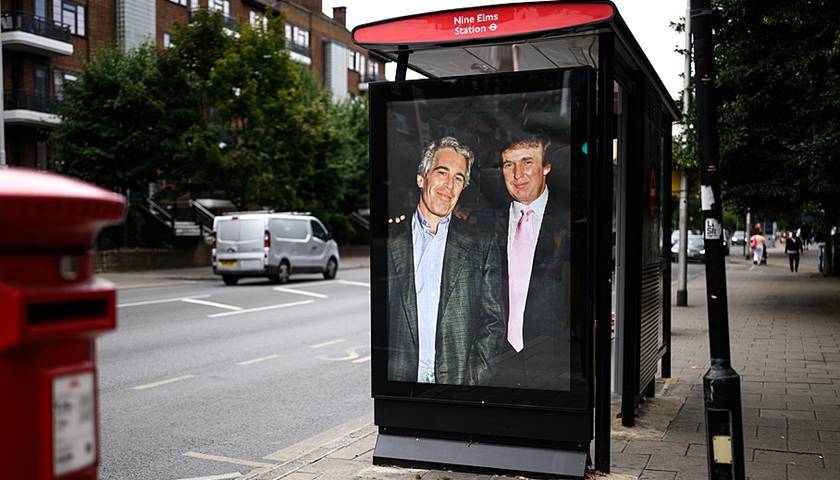 美国民主党人公开“特朗普给爱泼斯坦的庆生信”<strong></p>
<p>黑币交易</strong>，克林顿也在文件中