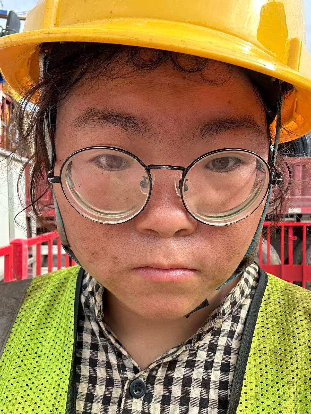 00后女孩工地绑钢筋5年成家里经济支柱：汗水流进眼睛特别疼<strong></p>
<p>币币交易手续费</strong>，工友让我干轻松的活