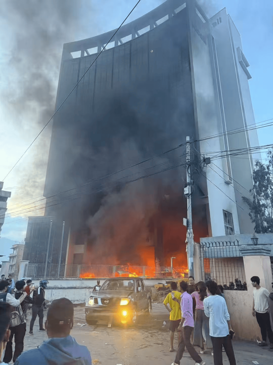 逃离尼泊尔：看到“中国边检”<strong></p>
<p>币币交易手续费</strong>，悬着的心终于放下