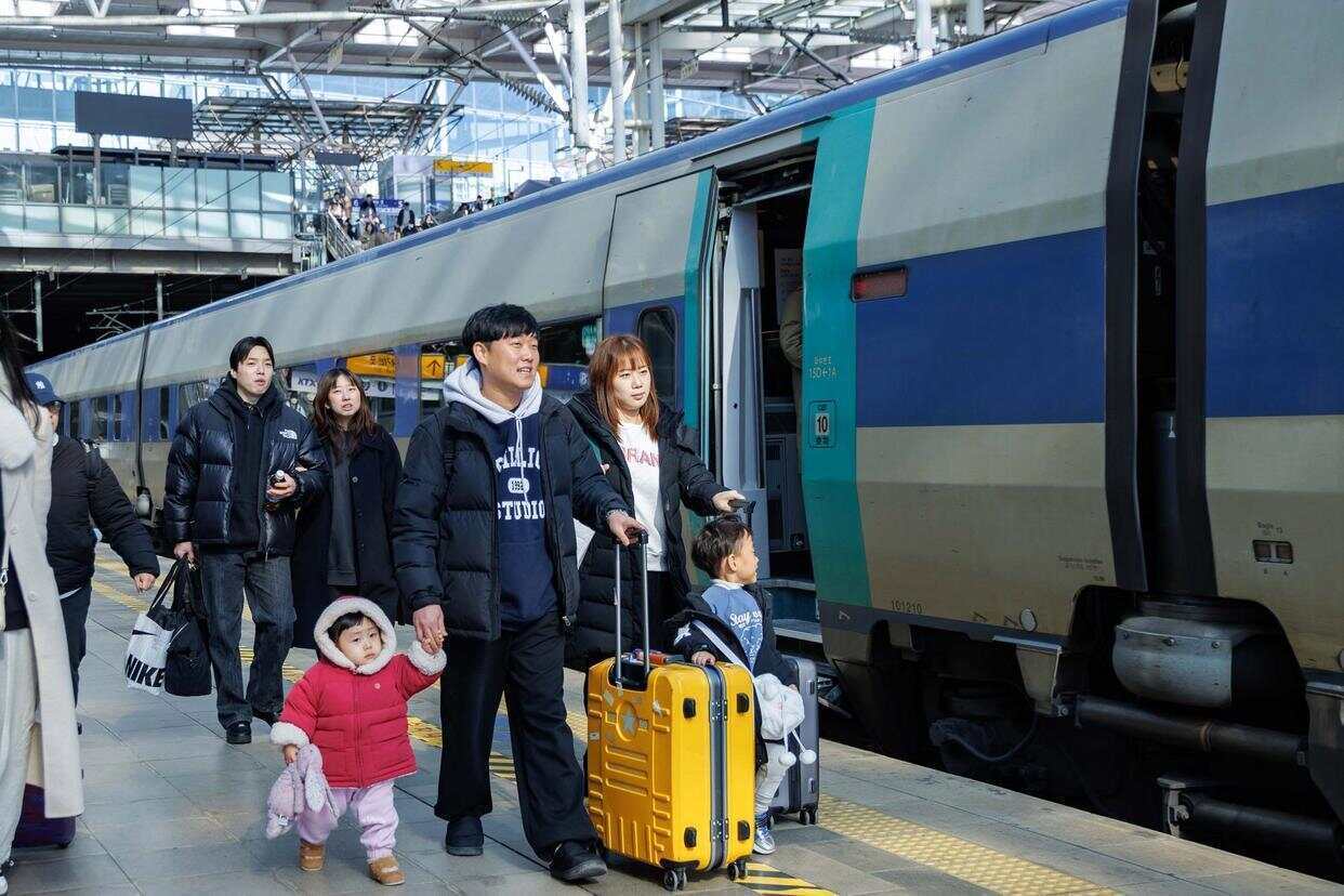 韩国人口萎缩<strong></p>
<p>炒币圈</strong>，中小学班级人数为何不减反增?