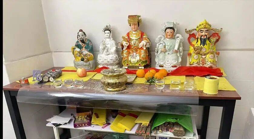 男子自称“玉皇大帝”<strong></p>
<p>炒币圈</strong>，奸淫妇女10人，敛财超500万元