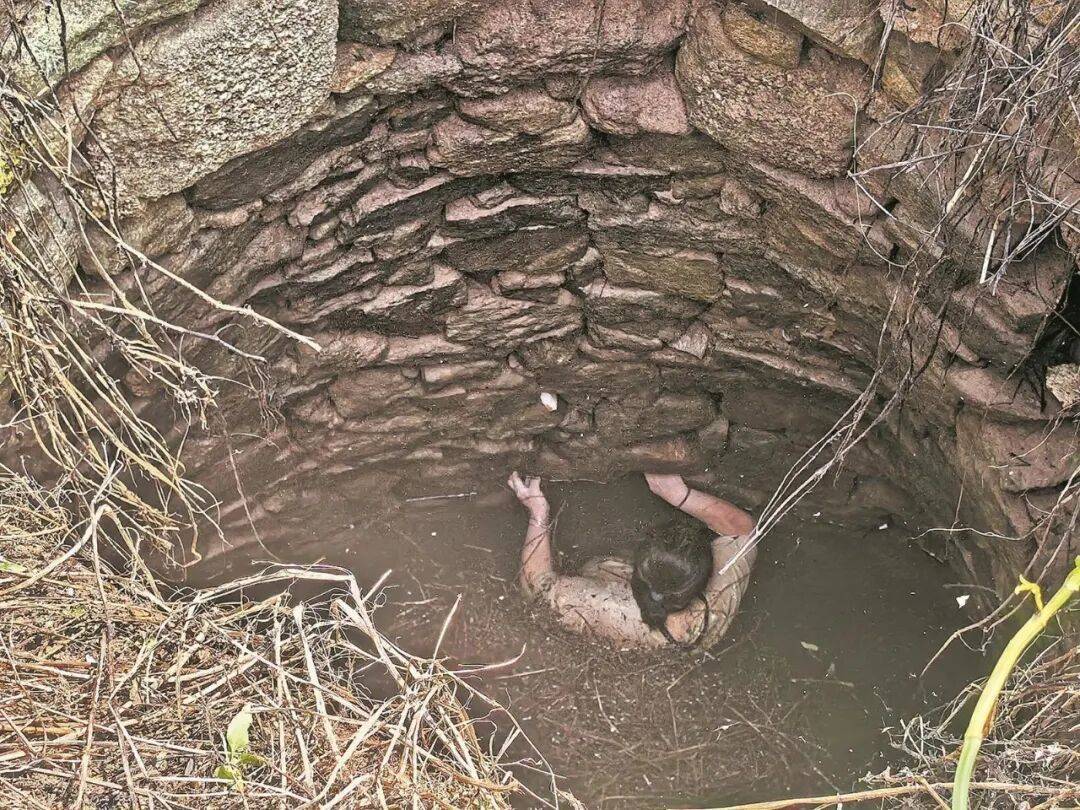 泉州坠井女子“54小时噩梦”：几条蛇爬身上<strong></p>
<p>炒币合约</strong>，双侧肋骨骨折！绝望时靠一个信念坚持活下来……