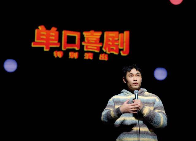 他<strong></p>
<p>炒币大神</strong>，“恶狠狠”讲笑话，得了脱口秀冠军