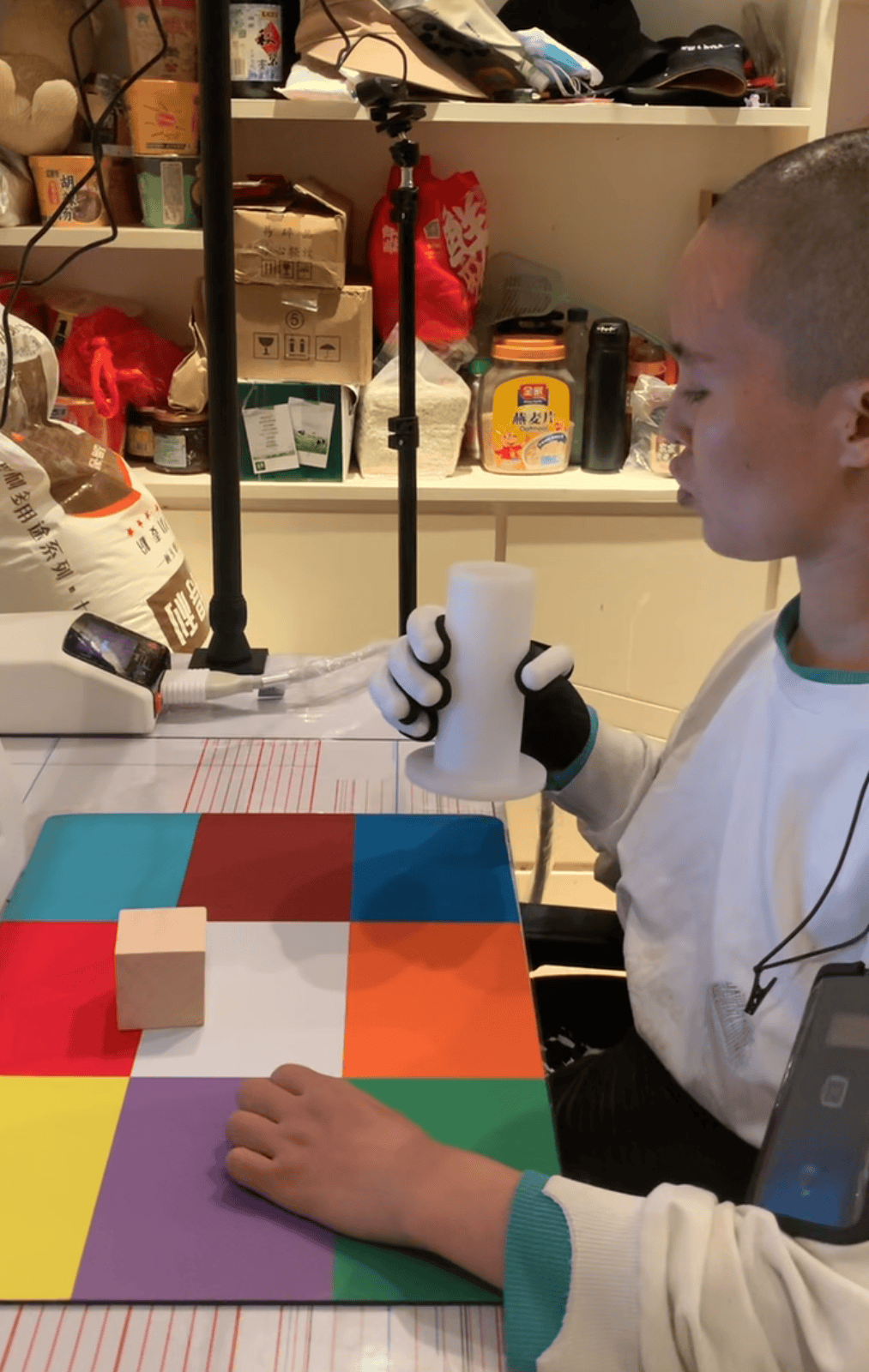 女子因车祸全身瘫痪6年仅嘴眼能动<strong></p>
<p>炒币大神</strong>，接受脑机接口手术后通过意念抓取物品！当事人讲述