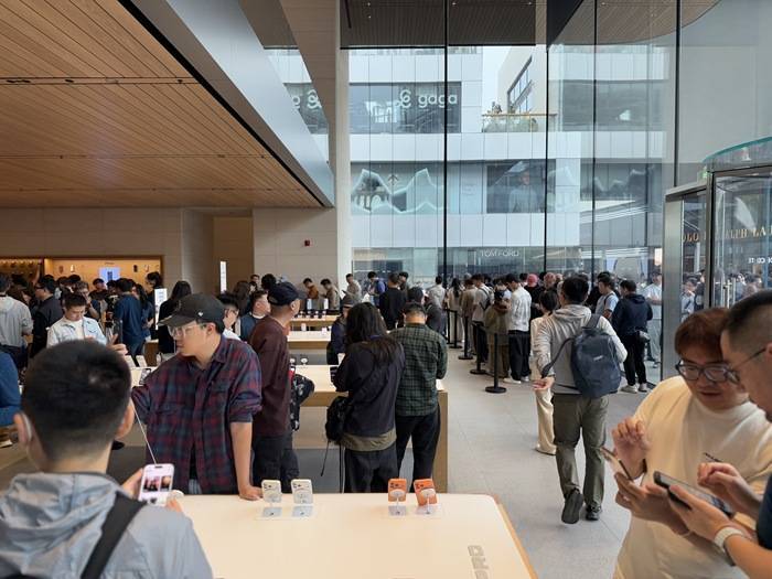 iPhone 17正式开售<strong></p>
<p>炒币大神</strong>，橙色Pro Max黄牛最高加价1500元