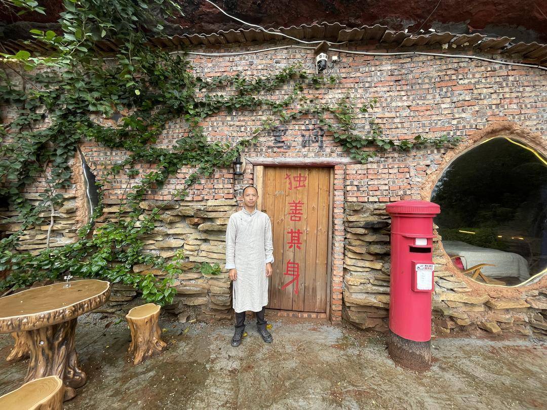 是个人选择还是另有隐情？35岁男子回乡“崖下洞居”惹争议<strong></p>
<p>炒币大神</strong>！｜封面深镜