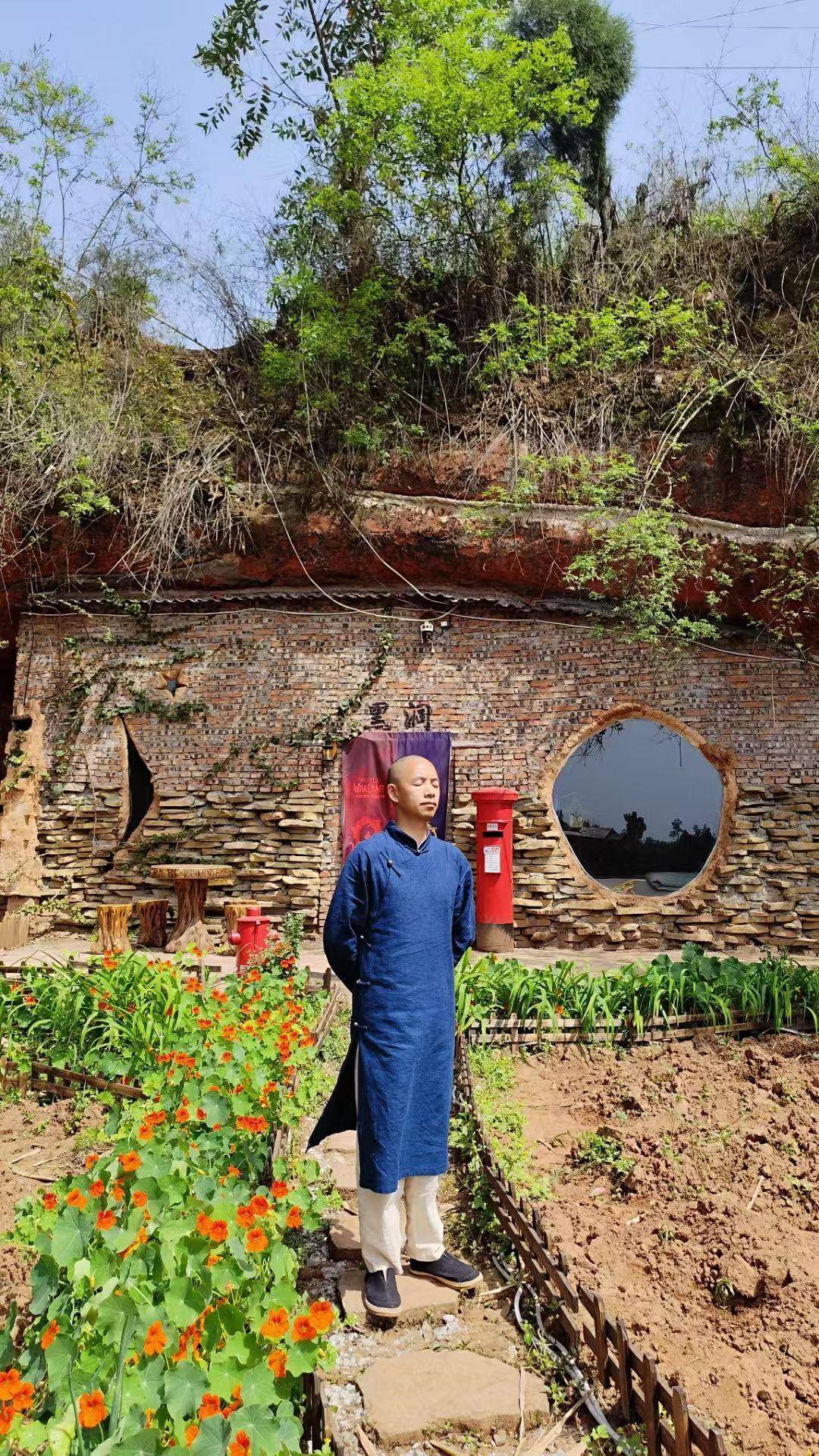 是个人选择还是另有隐情？35岁男子回乡“崖下洞居”惹争议<strong></p>
<p>炒币大神</strong>！｜封面深镜