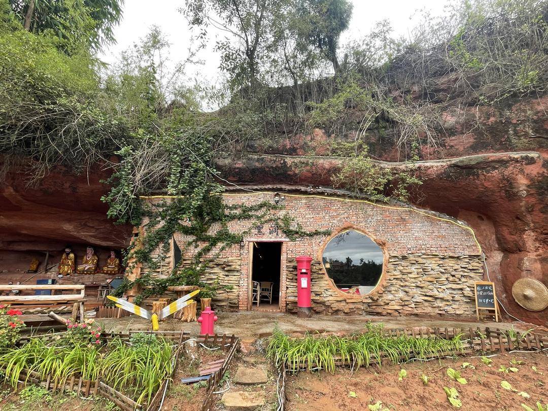 是个人选择还是另有隐情？35岁男子回乡“崖下洞居”惹争议<strong></p>
<p>炒币大神</strong>！｜封面深镜