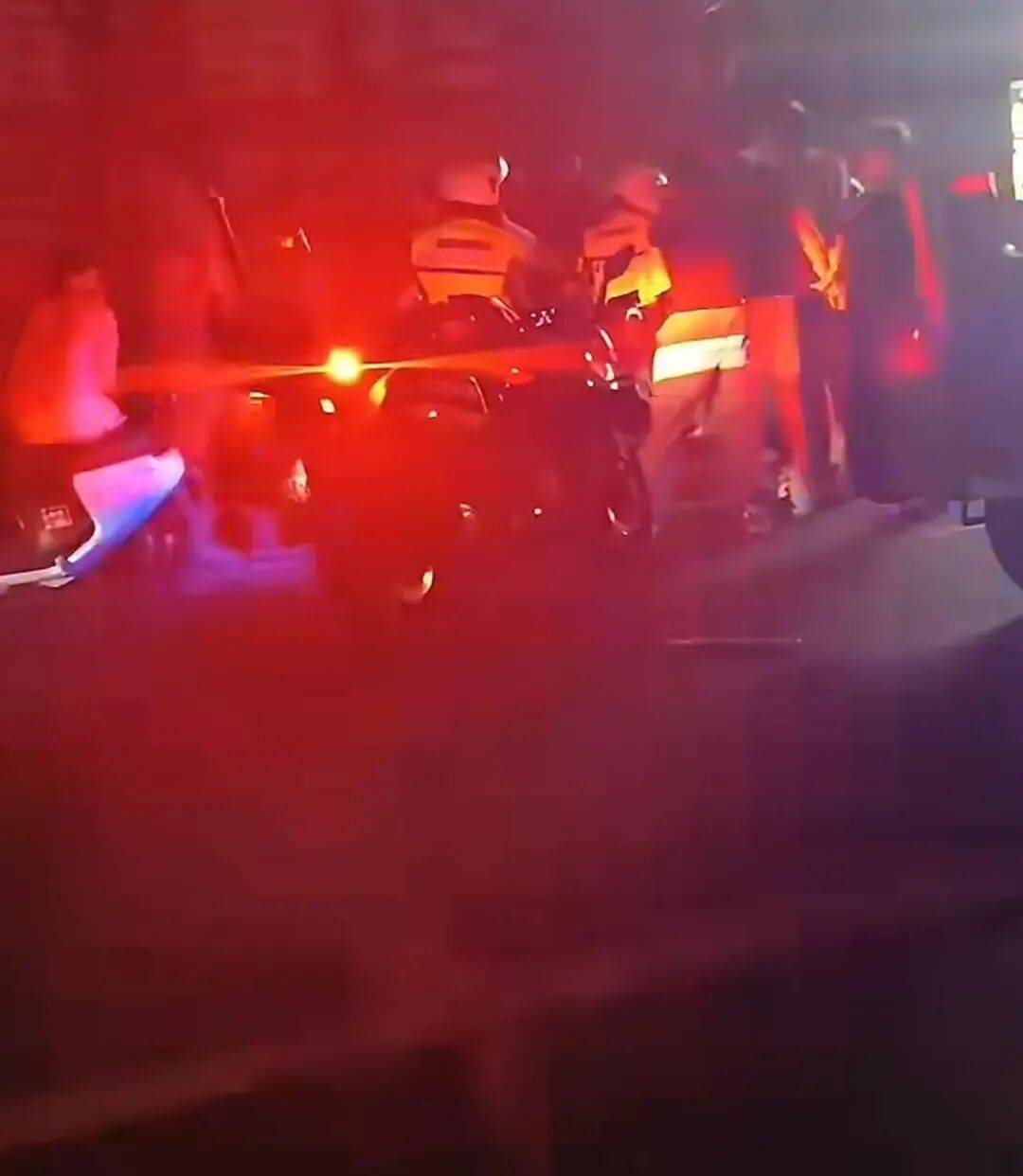 赣州警方通报“一餐饮店深夜多人打架斗殴”：2人酒后与邻桌发生冲突<strong></p>
<p>币圈炒币方法</strong>，用酒瓶砸伤对方，并取刀致对方轻伤，涉案人员已被采取强制措施