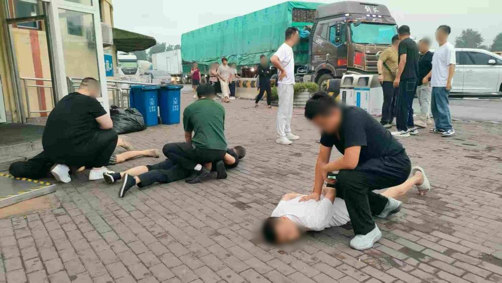 玉米地里有蹊跷 沈阳警方顺藤摸瓜缴获近10吨“笑气”