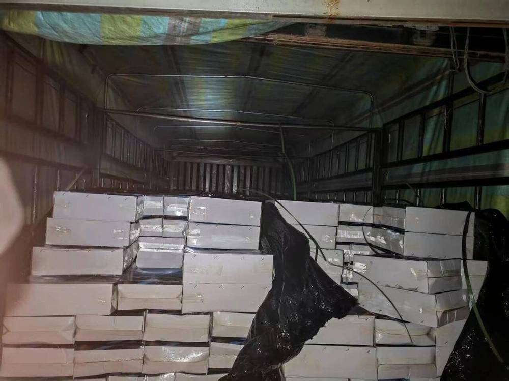 玉米地里有蹊跷 沈阳警方顺藤摸瓜缴获近10吨“笑气”