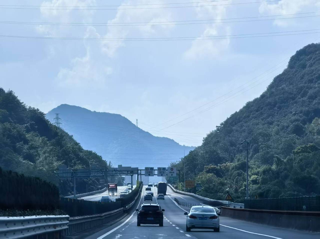 全杭州的娃都出动了？这是刚刚的火车东站<strong></p>
<p>币圈eth</strong>！秋假大军即将席卷全国