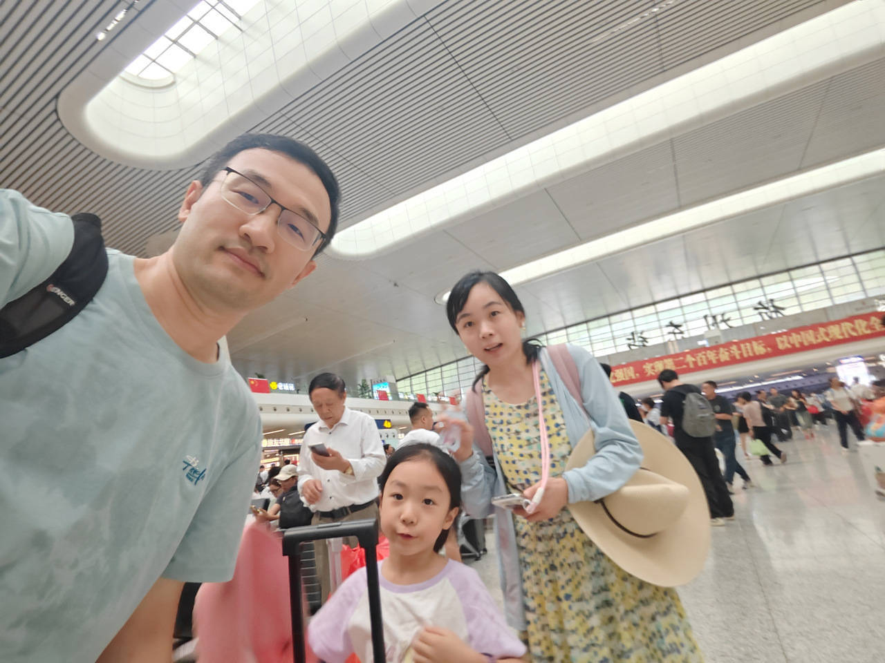 全杭州的娃都出动了？这是刚刚的火车东站<strong></p>
<p>币圈eth</strong>！秋假大军即将席卷全国