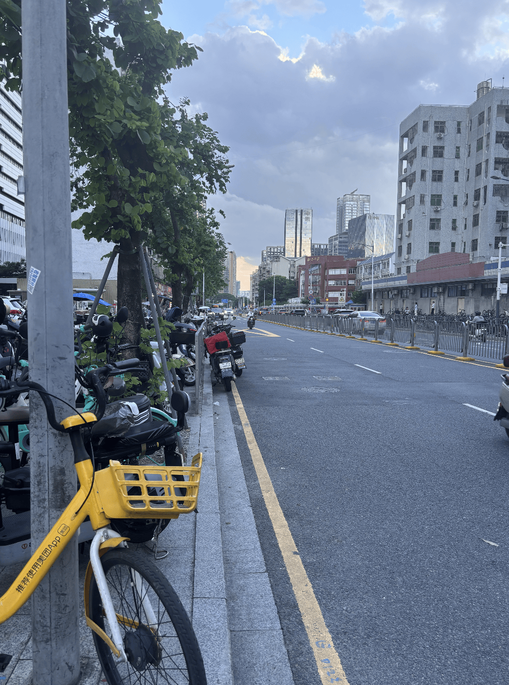 深圳一医院门口被指“举步维艰”<strong></p>
<p>币圈eth</strong>！整治后记者实探:仍很堵