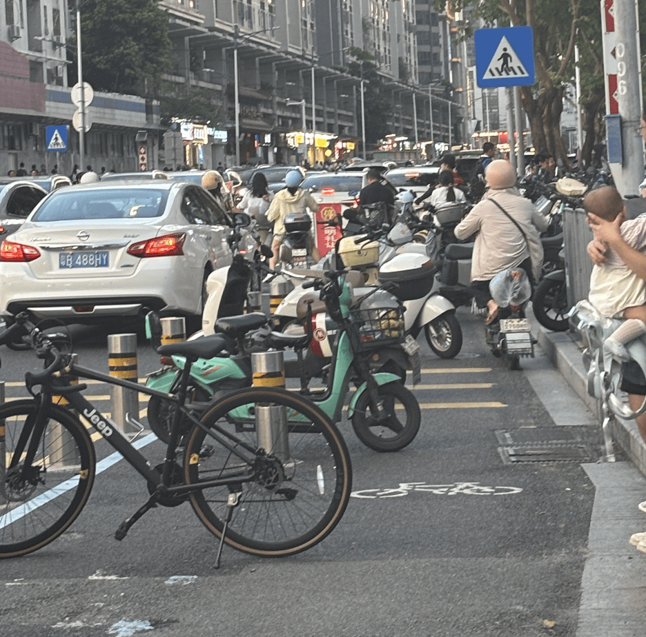 深圳一医院门口被指“举步维艰”<strong></p>
<p>币圈eth</strong>！整治后记者实探:仍很堵