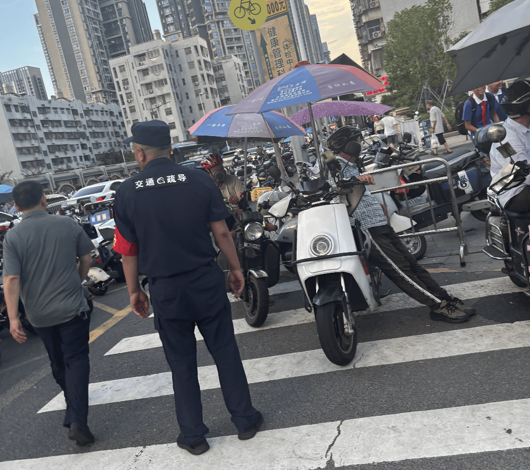 深圳一医院门口被指“举步维艰”<strong></p>
<p>币圈eth</strong>！整治后记者实探:仍很堵