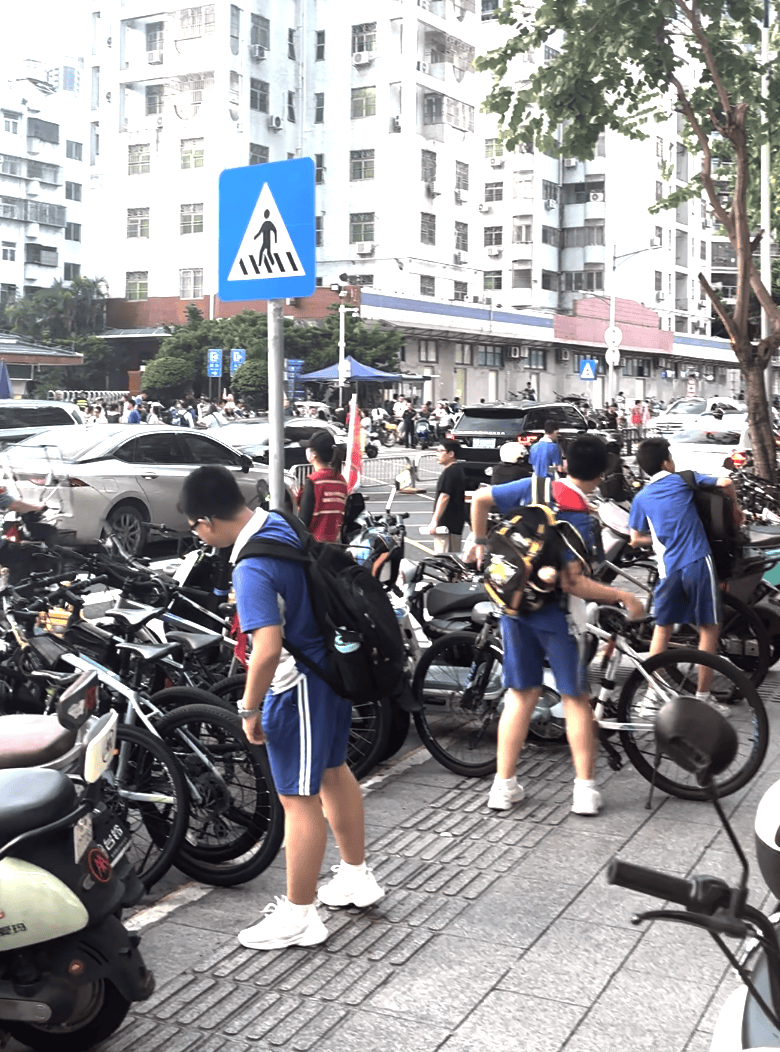 深圳一医院门口被指“举步维艰”<strong></p>
<p>币圈eth</strong>！整治后记者实探:仍很堵