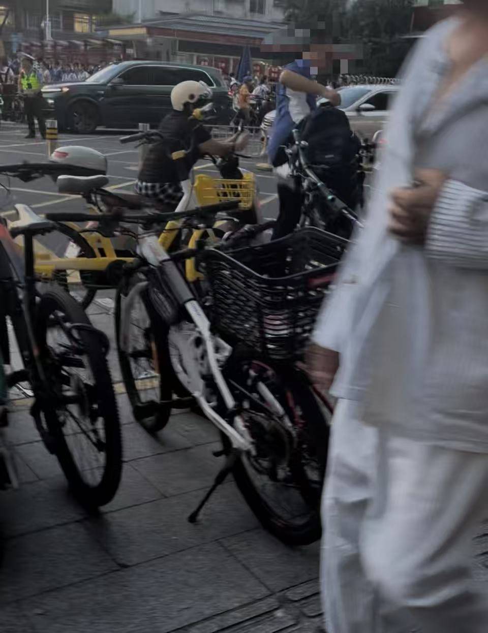 深圳一医院门口被指“举步维艰”<strong></p>
<p>币圈eth</strong>！整治后记者实探:仍很堵